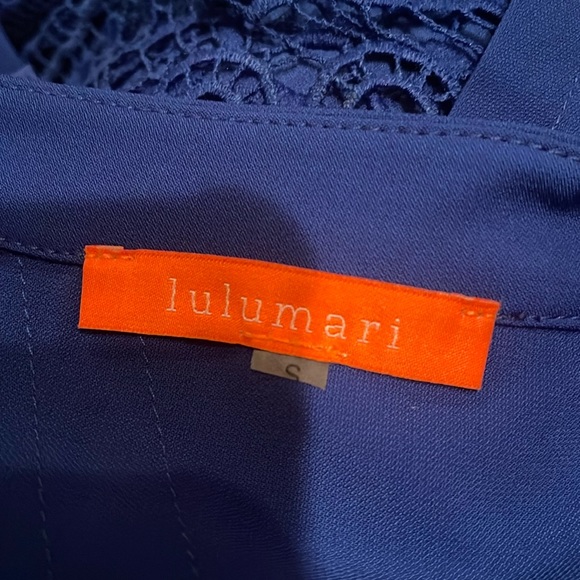 I’m selling my beautiful small size lulumari - Picture 2 of 4